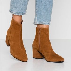 Vagabond Olivia caramel suede ankle boots